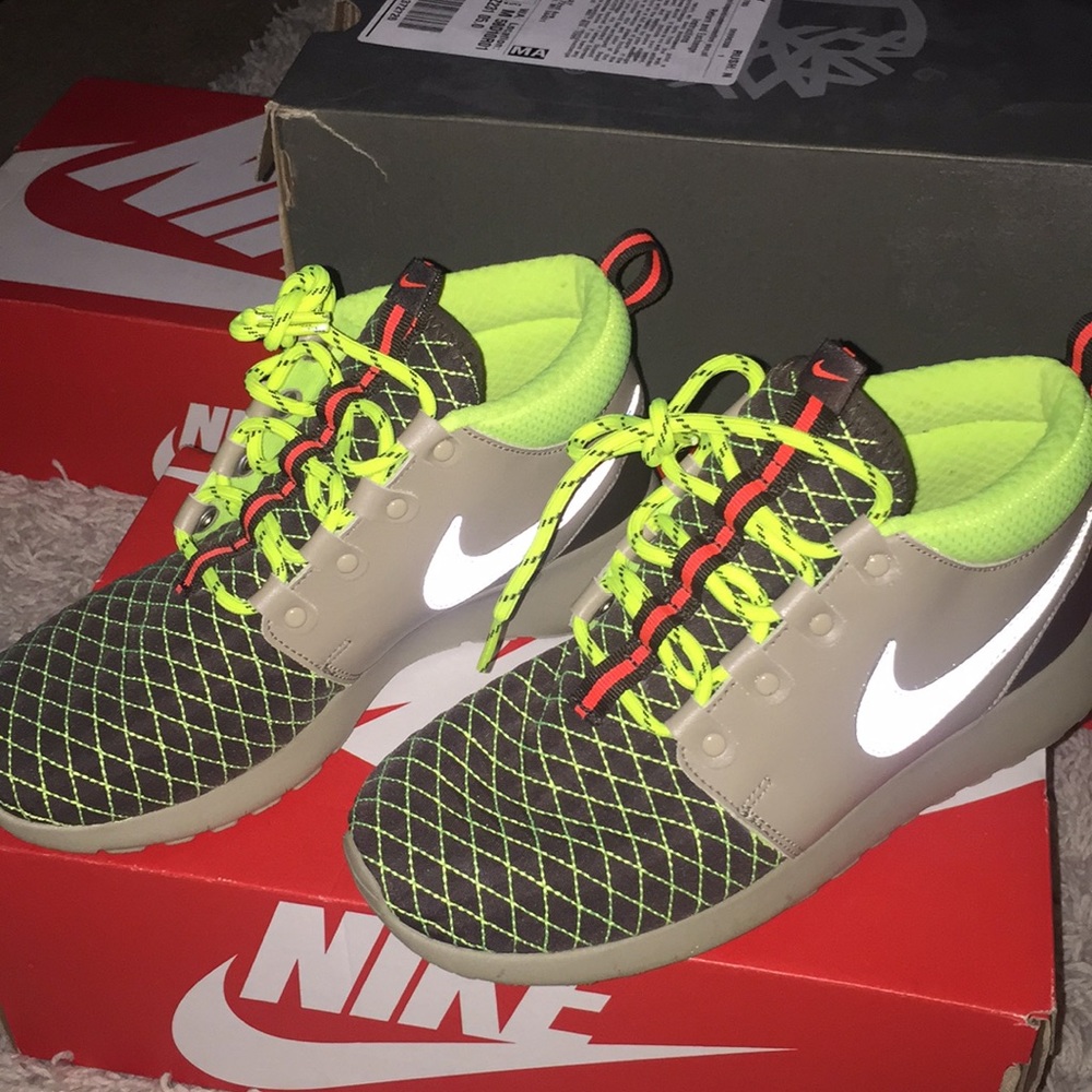 NIKE Roshe One Mid Winter GS